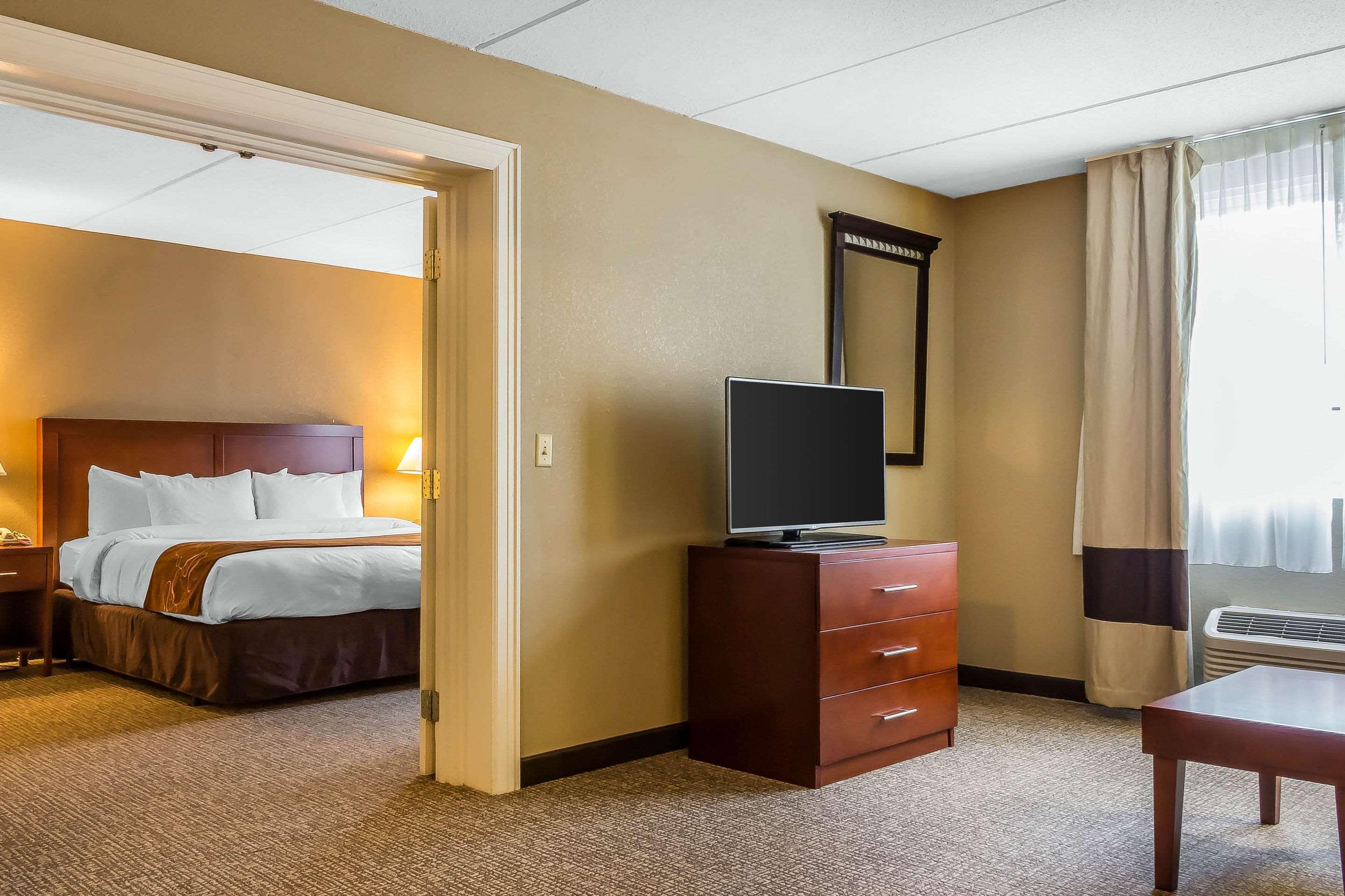 Comfort Suites Near Casinos Norwich Exterior foto